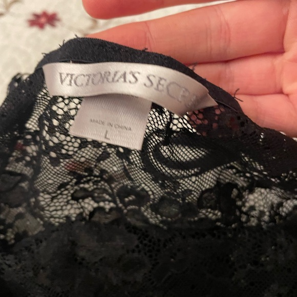 Vintage black lace tank 🖤 - Picture 2 of 2